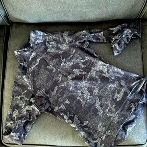 Lululemon camo quarter zip long sleeve top size 4